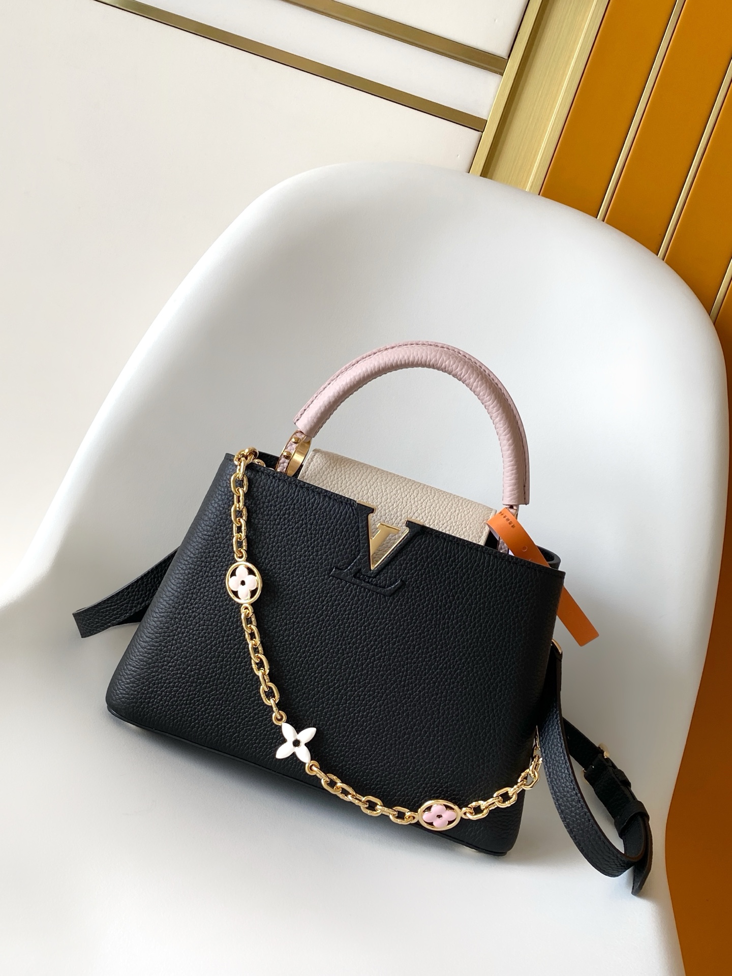 Louis Vuitton LV Classic Handbag Premium Canvas Interior Pocket Special Occasion Fashion Accessory